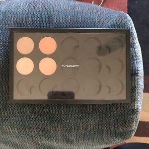 MAC 15 Eyeshadow Pro Palette Insert w/ 4 Shadows